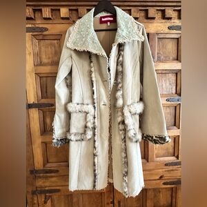 VOYAGE PASSION Cream Suede Women's Coat With Fur Trim Accents